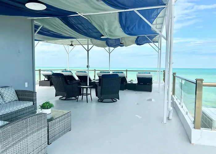 Villas Secreta Beachfront Resort