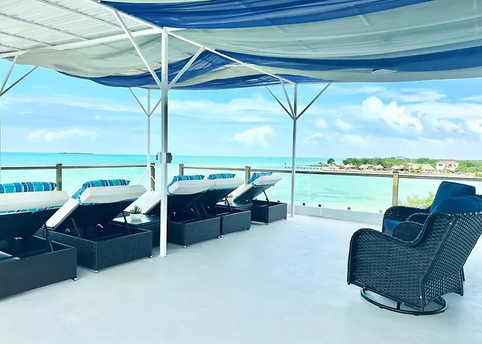 Villas Secreta Beachfront Resort *